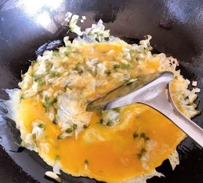 这道槐花炒鸡蛋简单成这样，再不做我真的哭给你看