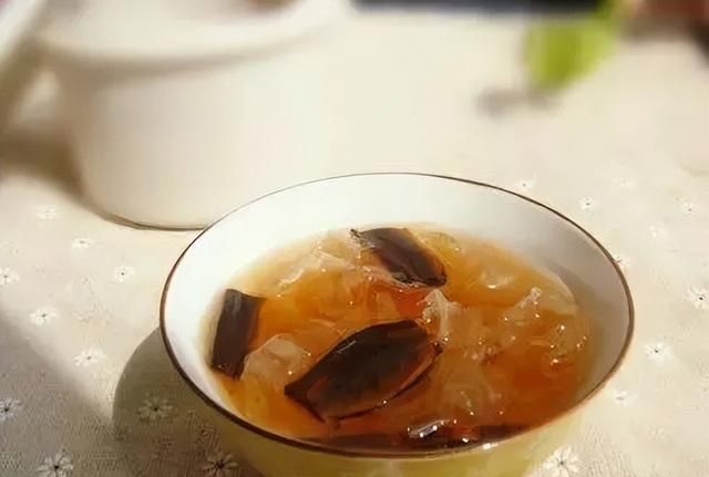 灵芝银耳茶、核桃乌鸡粥、瘦肉豌豆粥的做法