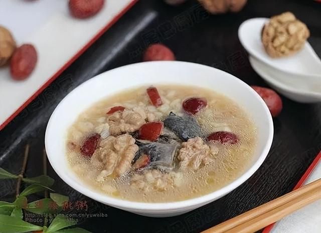 灵芝银耳茶、核桃乌鸡粥、瘦肉豌豆粥的做法