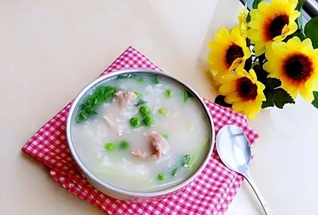 灵芝银耳茶、核桃乌鸡粥、瘦肉豌豆粥的做法