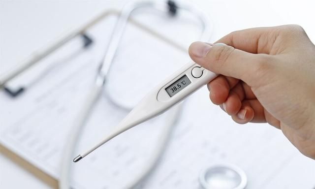 人类正常体温是多少？如果人发烧超过40℃，会有哪些影响？
