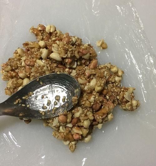 芝麻核桃糖的家常做法,芝麻核桃红枣糖正宗做法图20