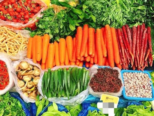 昆明最值得逛的3个农贸市场，是众多美食的聚集地，吃不完打包走