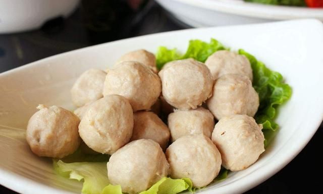 贡丸是什么材料做的(市场卖的火锅贡丸什么食材做的)图1