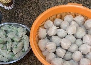 贡丸是什么材料做的(市场卖的火锅贡丸什么食材做的)图10