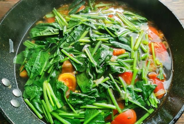 做家常菠菜鸡蛋汤，加上这个食材一起，开胃又好喝，做法简单易学