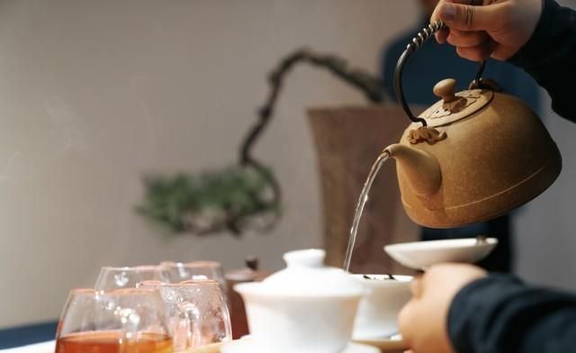 喝了这么多年的茶，你知道喝茶的好处和坏处吗?