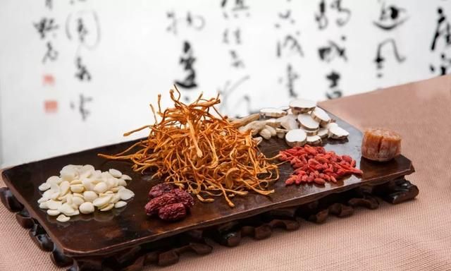 灵芝和什么泡酒好？推荐这4种泡酒小秘方，不妨一试