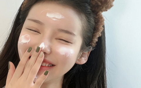 皮肤干燥适合用哪一款精华(love in desert胶原蛋白精华面膜)