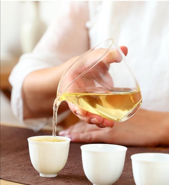 福鼎白茶好喝吗(荒野福鼎白茶好喝吗)图1