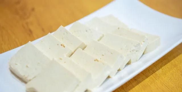 白菜炖豆腐怎么做好吃又简单,白菜炖豆腐时先放白菜还是豆腐图8