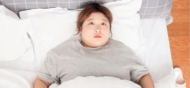开灯睡觉对身体的危害有哪些？开灯睡觉对孩子的危害严重吗？