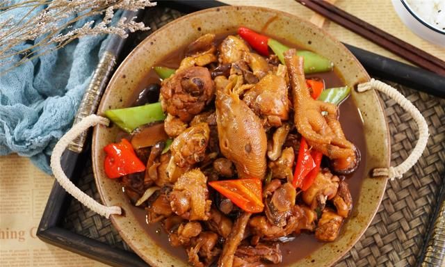 土鸡的最佳吃法，比大盘鸡好吃多了，“鲁菜一绝”真不是吹的