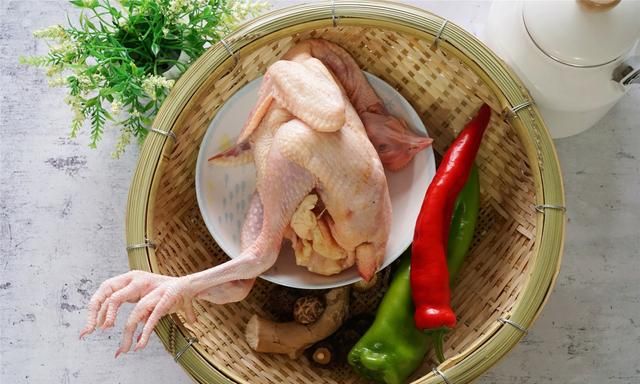 土鸡的最佳吃法，比大盘鸡好吃多了，“鲁菜一绝”真不是吹的