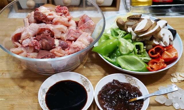 土鸡的最佳吃法，比大盘鸡好吃多了，“鲁菜一绝”真不是吹的