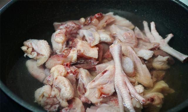土鸡的最佳吃法，比大盘鸡好吃多了，“鲁菜一绝”真不是吹的