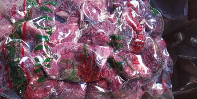 红菇怎么做好吃呢(红菇炖排骨怎么炖好吃)图2
