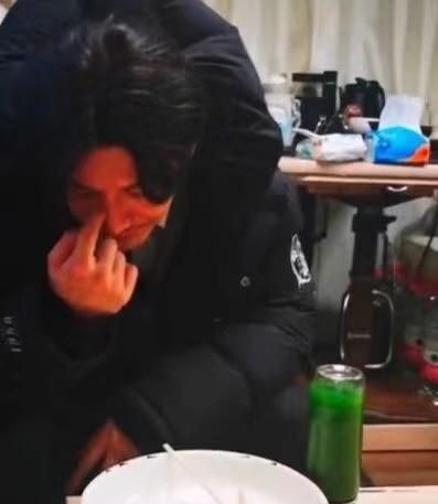 黄晓明火力全开拼命减肥！暴瘦20斤还不满意，一脸胡渣都瘦脱相了