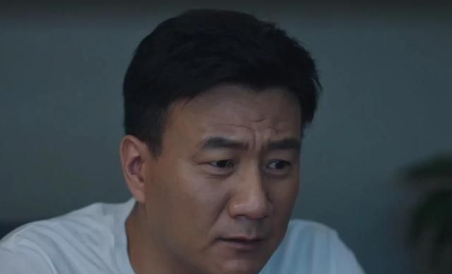 猎狐中杨建群是怎么被发现的(猎狐中的杨建群最后被没被抓住)图1