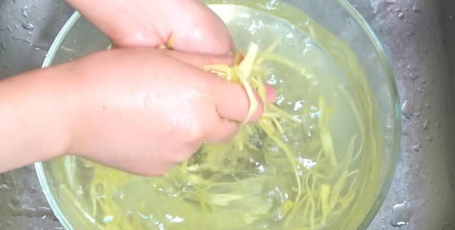蜂蜜柚子茶怎么熬才好喝？多加3步，清甜不苦涩，比买的还好喝