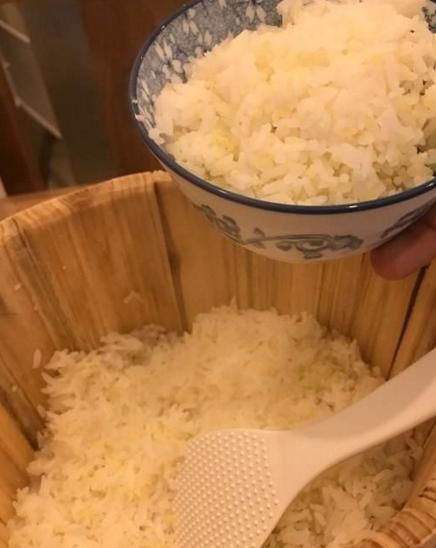 如何煮大米饭(大米饭煮几分钟)图7