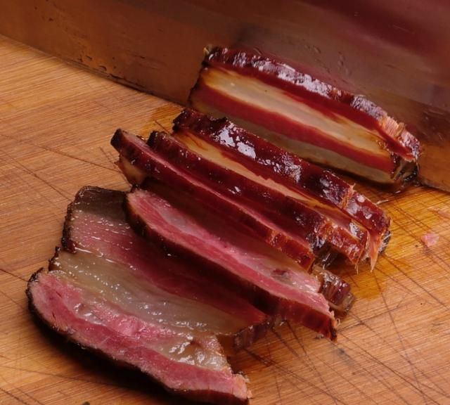 烟熏腊肉怎么煮好吃窍门(烟熏腊肉要煮多长时间)图1