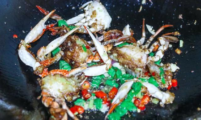 梭子蟹的家常做法，香辣过瘾，贼好吃！