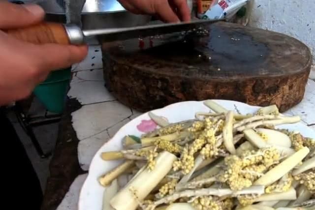 棕包米炒腊肉怎样做好吃,棕包炒腊肉的正宗做法图1