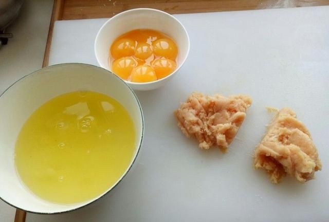 鲁菜传统名菜—芙蓉鸡片，口感软嫩滑香，形如芙蓉，好看又好吃