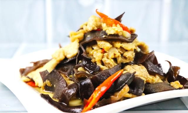 饭店的木耳炒肉为啥那么好吃？关键在于肉片的腌制，新手一学就会