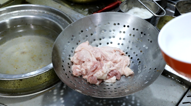 饭店的木耳炒肉为啥那么好吃？关键在于肉片的腌制，新手一学就会
