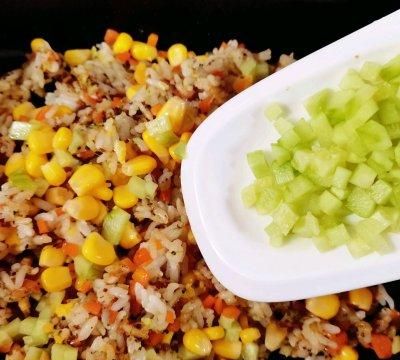 这样的十分钟早餐~时蔬炒饭没人能抗拒
