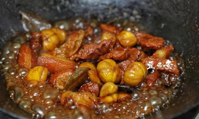 当季食材现在不吃得等明年，买斤与五花肉搭配红烧，能下三碗饭
