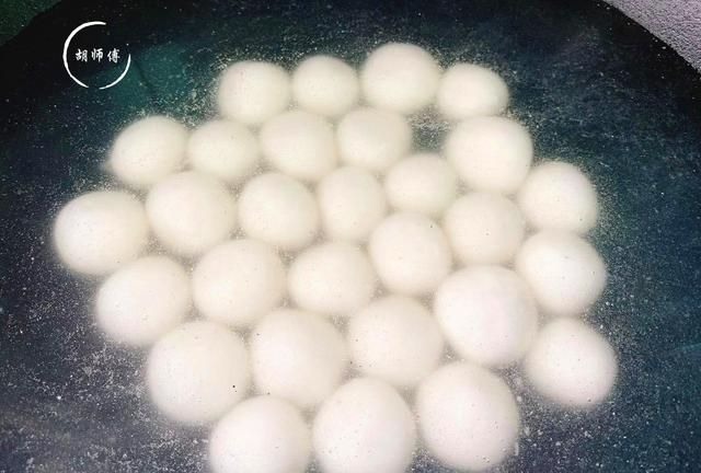 煮汤圆时，有人加盐煮，有人加糖煮！都不对，这才是最正确做法