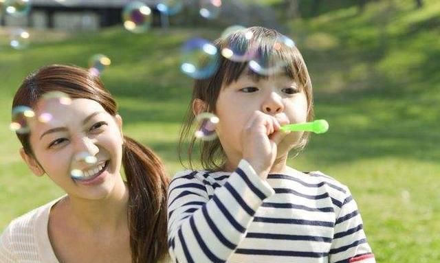 女孩14岁开始整容，费用超过400万，戏言：脸上就是一栋楼