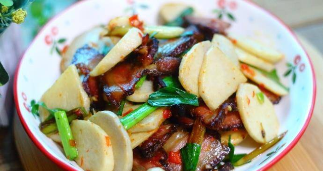 一种长得像冬笋的罕见食物：冬粉薯，它是润肺的佳品