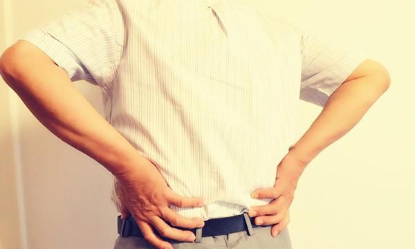 腰痛、肩膀疼痛俩月，确诊胰腺癌不久后离世，肩膀久疼提防3种癌