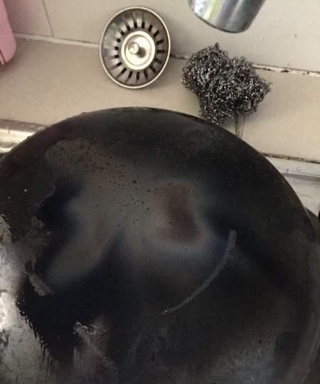 听老人讲，锅底灰是宝贝，那么锅底灰到底有什么用途？