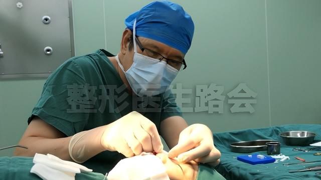 20岁姑娘不远万里来京隆鼻，7天获得自然妈生鼻，手术细节大公开