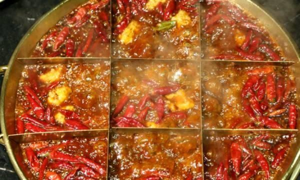 在家怎么做好吃的麻辣火锅，四川麻辣火锅底料做法配方
