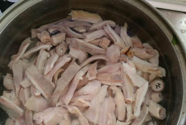 猪肚和什么煨汤比较好,猪肚和什么煨汤对胃好图4