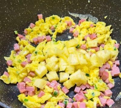 菠萝蛋炒饭～比杨洲炒饭更好吃