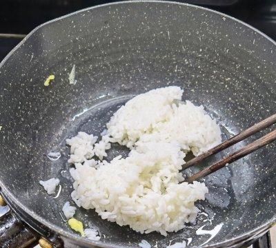 菠萝蛋炒饭～比杨洲炒饭更好吃