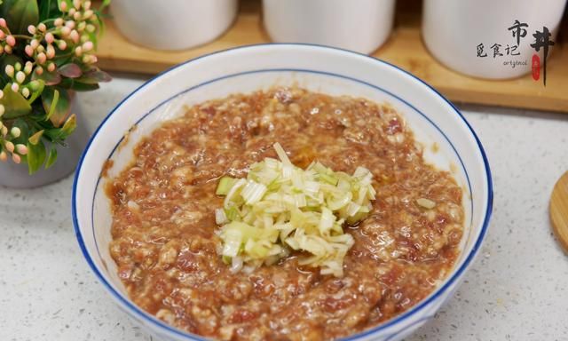 快冬至了，吃肉馅饺子别忘了加“3样料”，饺子饱满多汁，特鲜香