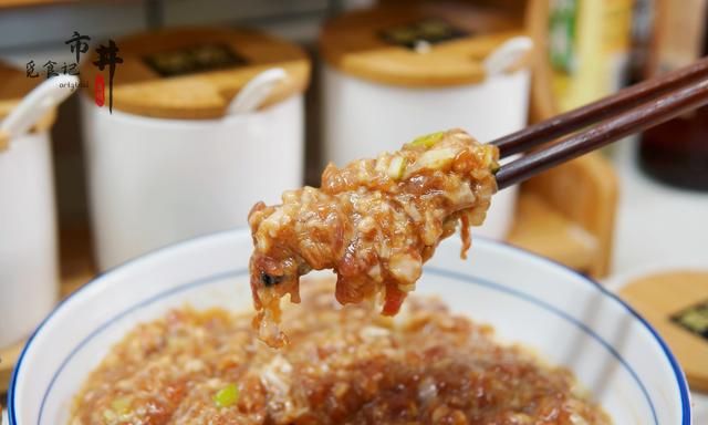 快冬至了，吃肉馅饺子别忘了加“3样料”，饺子饱满多汁，特鲜香