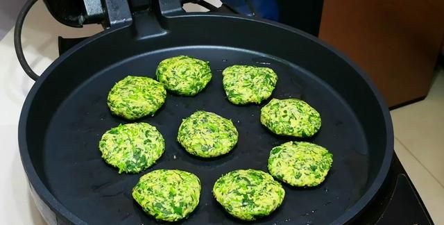 春天，宁可少吃猪肉，也别错过吃这菜，经常上火常吃点，烙饼最香