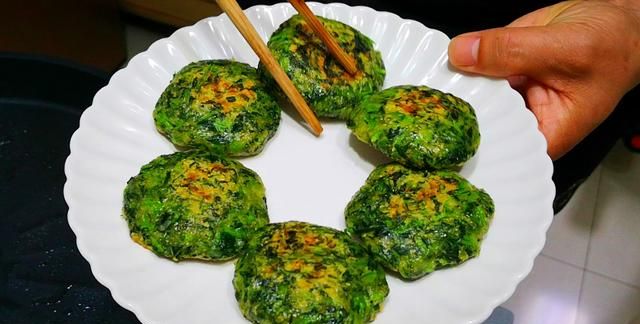 春天，宁可少吃猪肉，也别错过吃这菜，经常上火常吃点，烙饼最香