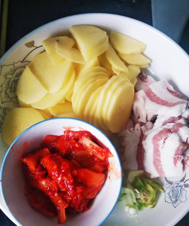 辣白菜怎么做好吃又简单(辣白菜怎么做好吃)图1