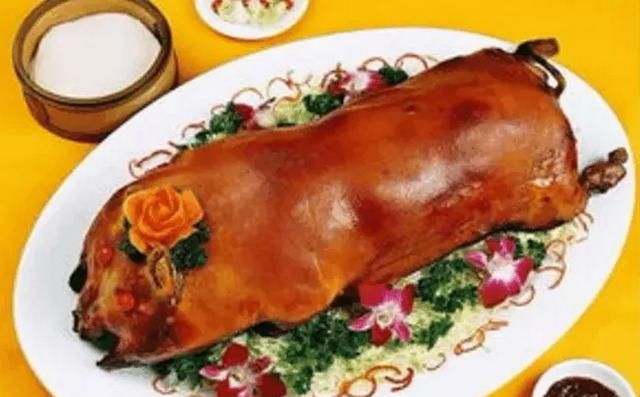 烤乳猪的制作流程是什么(烤乳猪制作全过程和配方)图2
