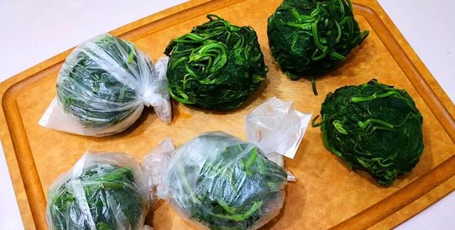 小狗叉全身都是宝，比苦菜营养，比荠菜鲜，却常被当草，凉拌最香